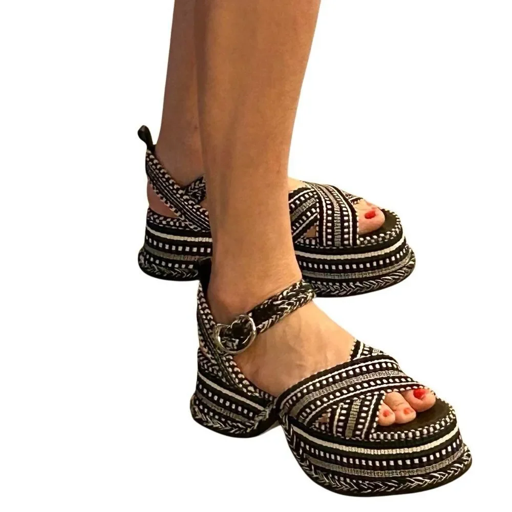 Amambaih Beatriz Platform Sandal Tapestry Noche Black White Blue Meril 40 9 - Picture 7 of 14